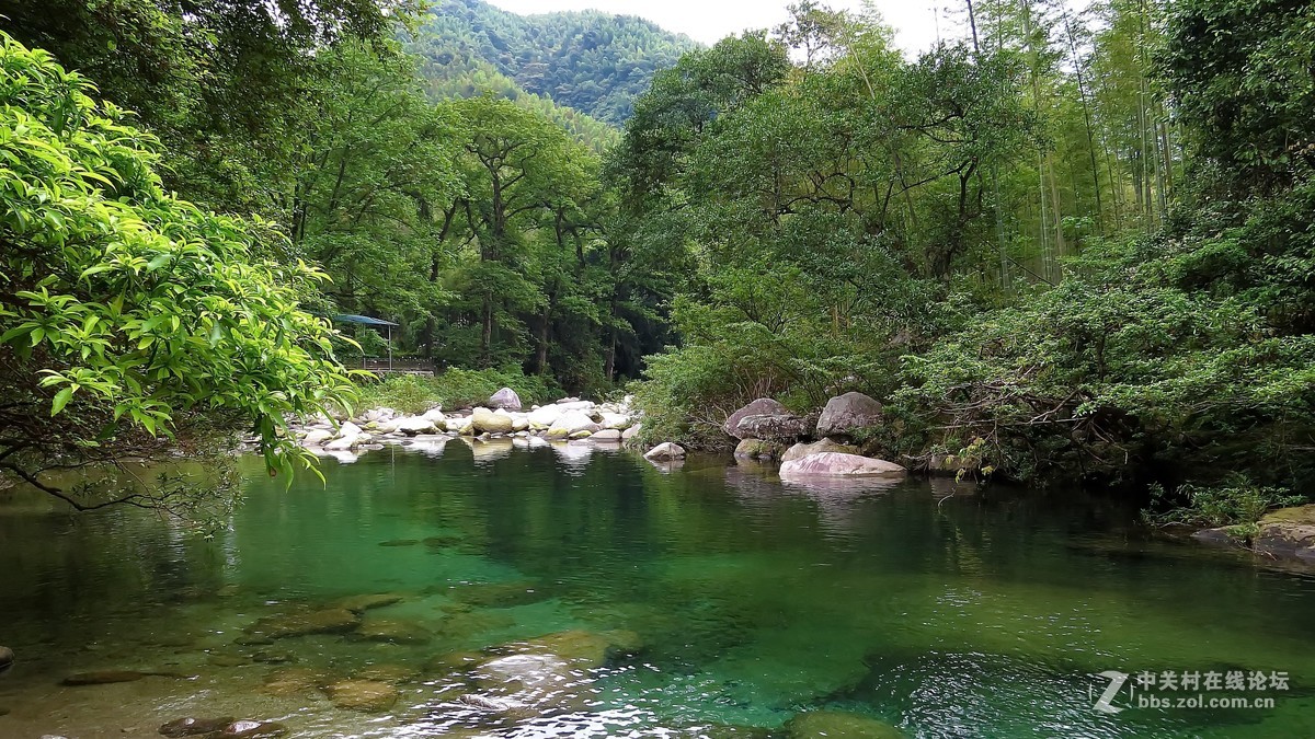 興安華江龍潭的青山綠水