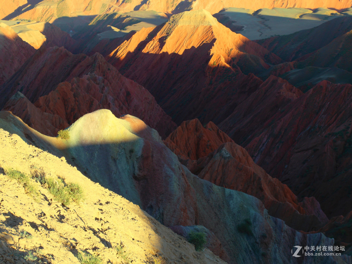 努尔加峡谷的落日景象