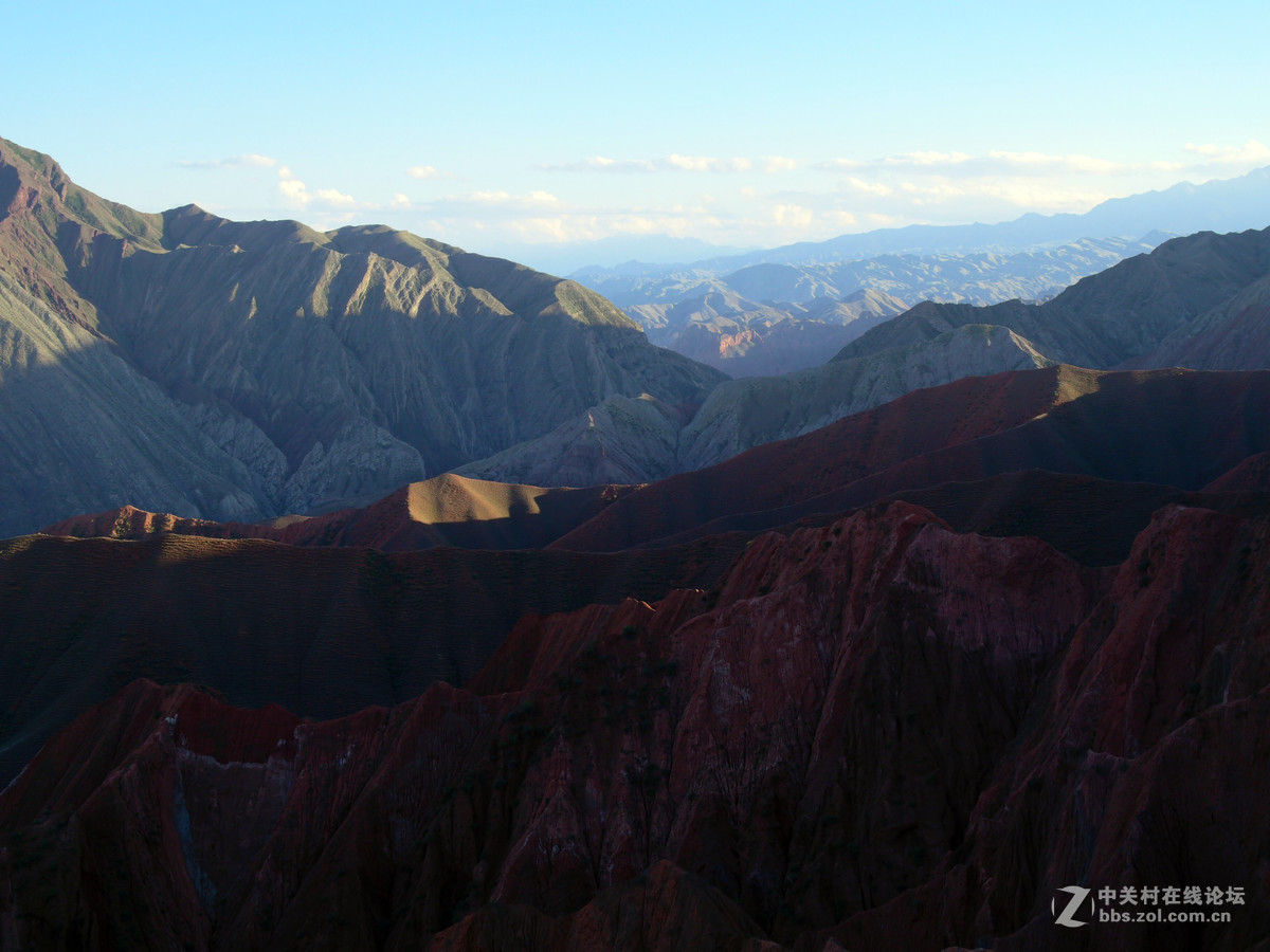努尔加峡谷的落日景象