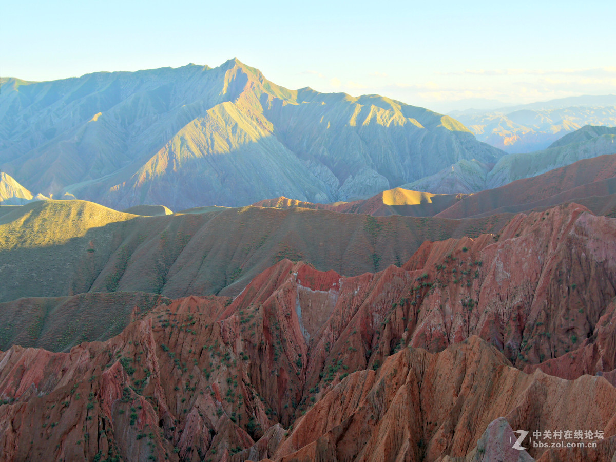 努尔加峡谷的落日景象