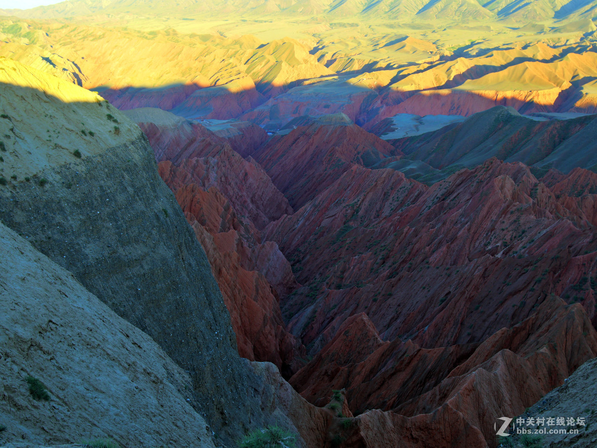 努尔加峡谷的落日景象