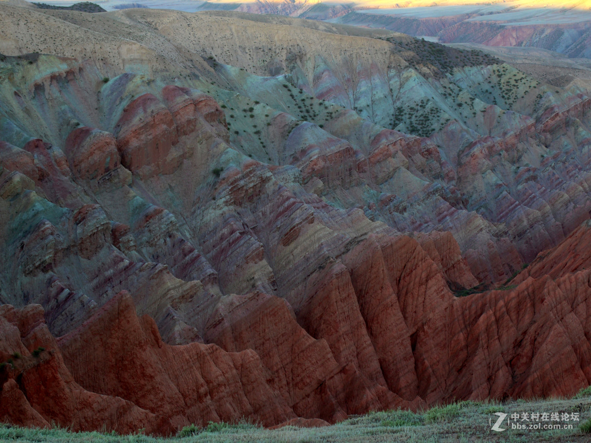 努尔加峡谷的落日景象