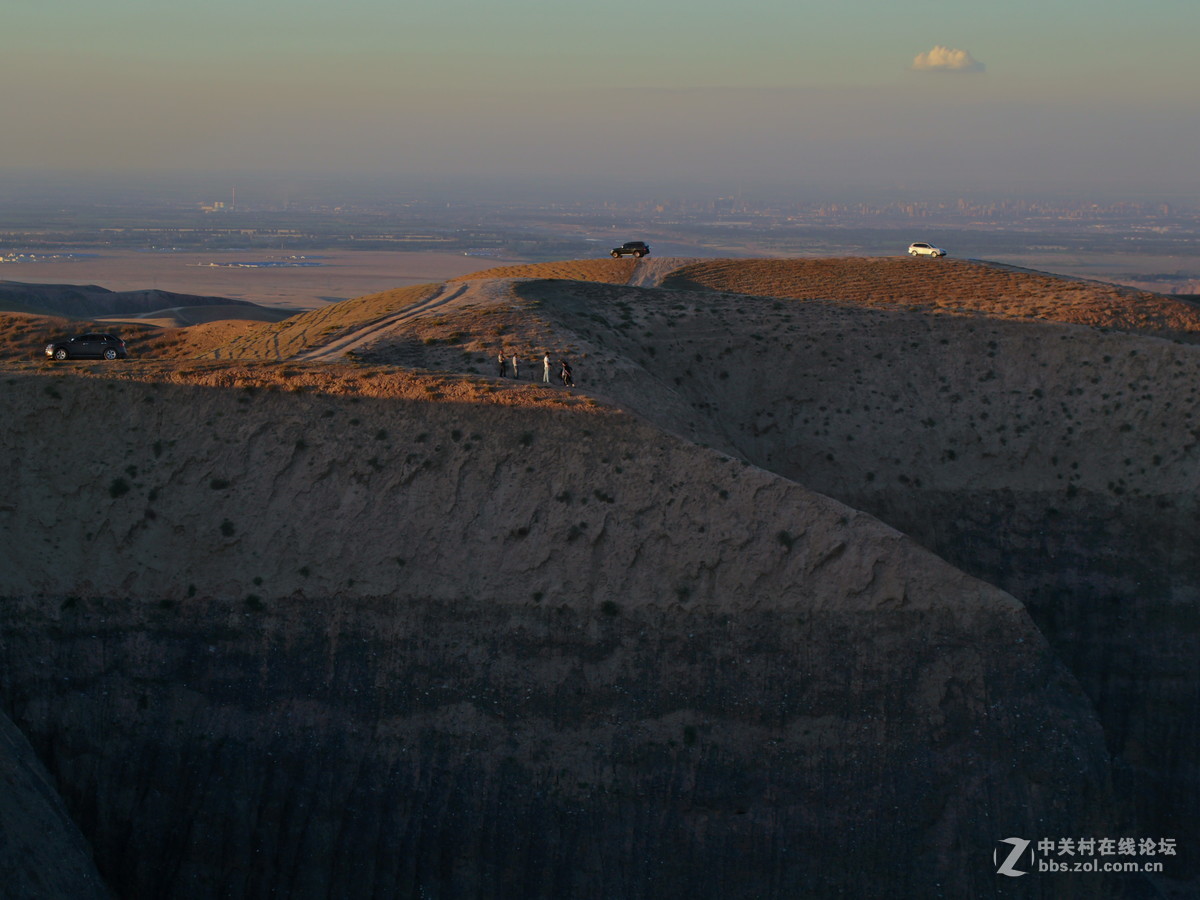努尔加峡谷的落日景象