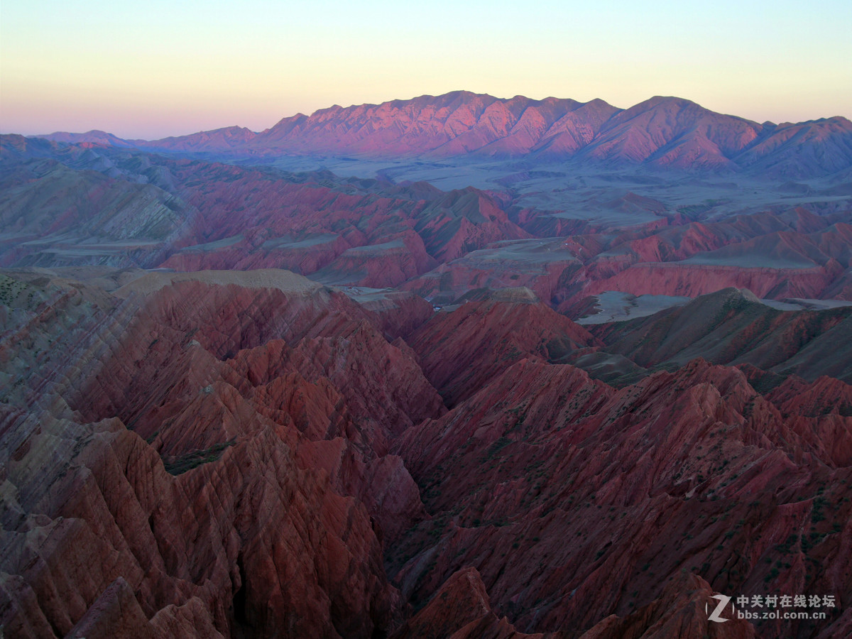 努尔加峡谷的落日景象