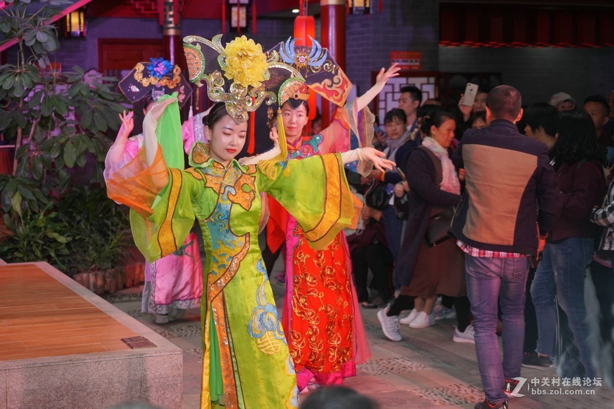 福建平潭海坛古城的明清服饰舞蹈表演