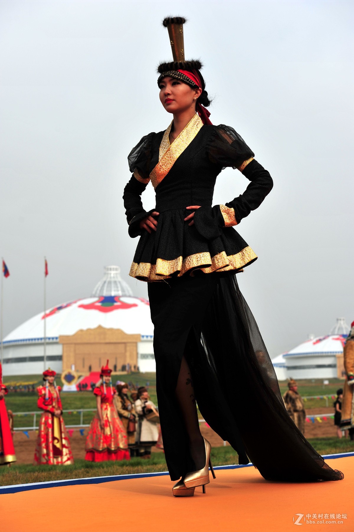 首届中国—蒙古博览会  蒙古模特展示民族现代服饰