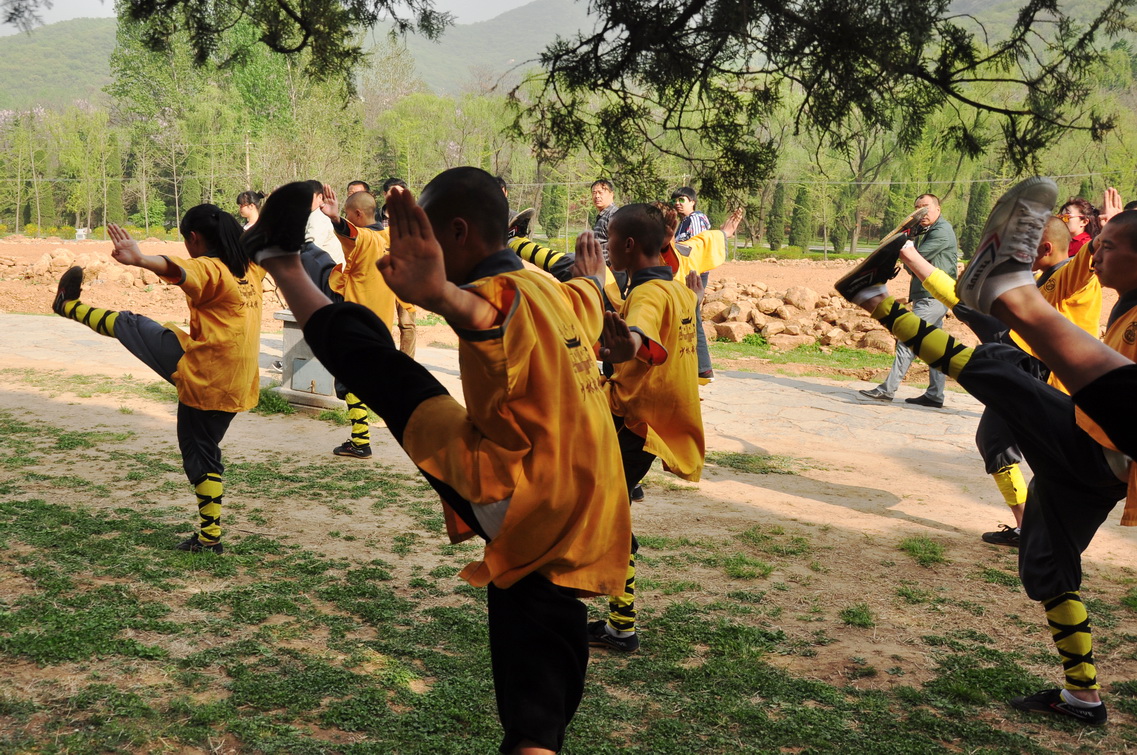 春游少林寺随拍可爱的小武僧