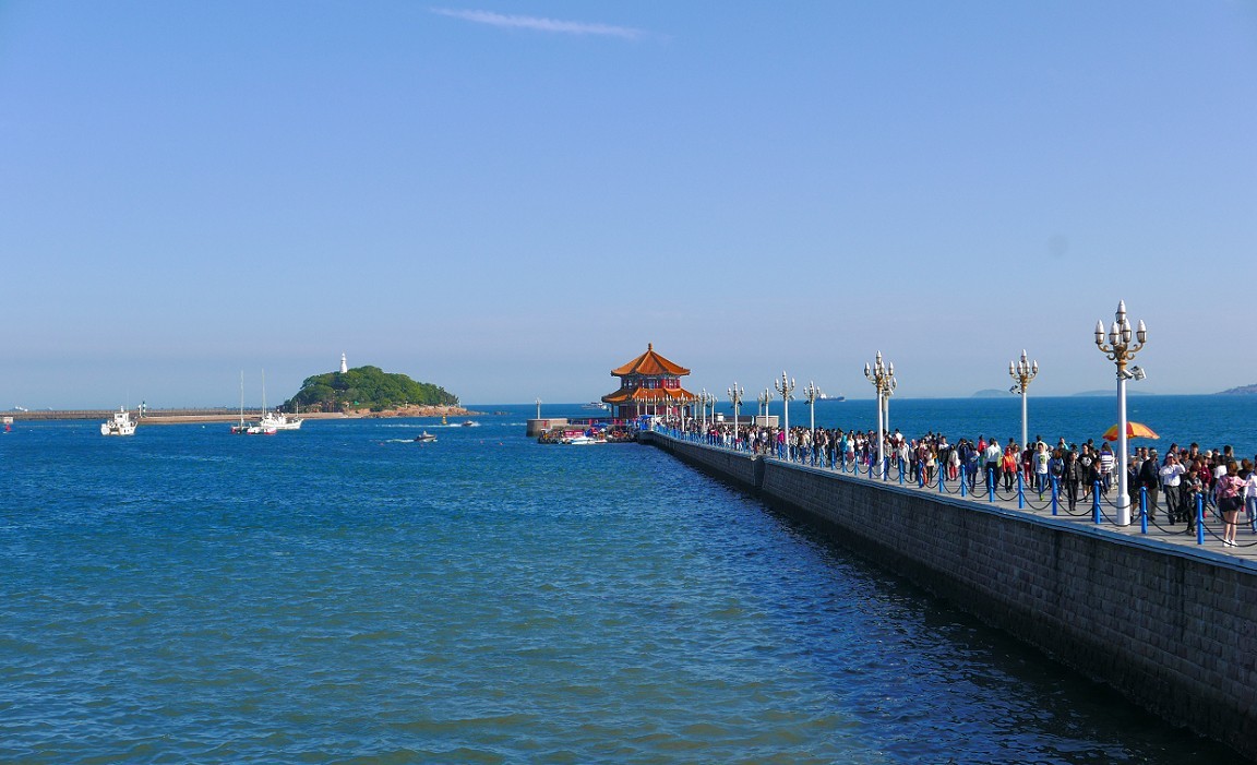 青島景點片棧橋話說來青島不到棧橋不算來青島是個歷史最悠久的標誌性