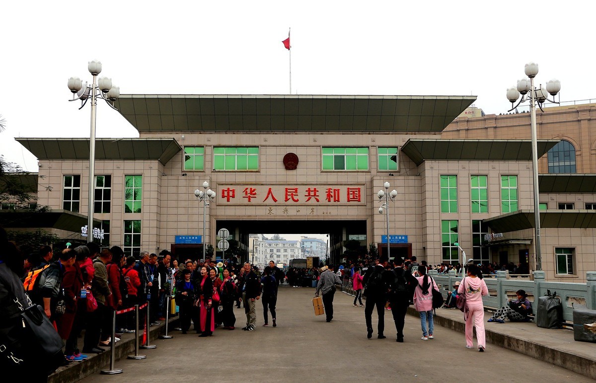 中国东兴越南芒街口岸掠影