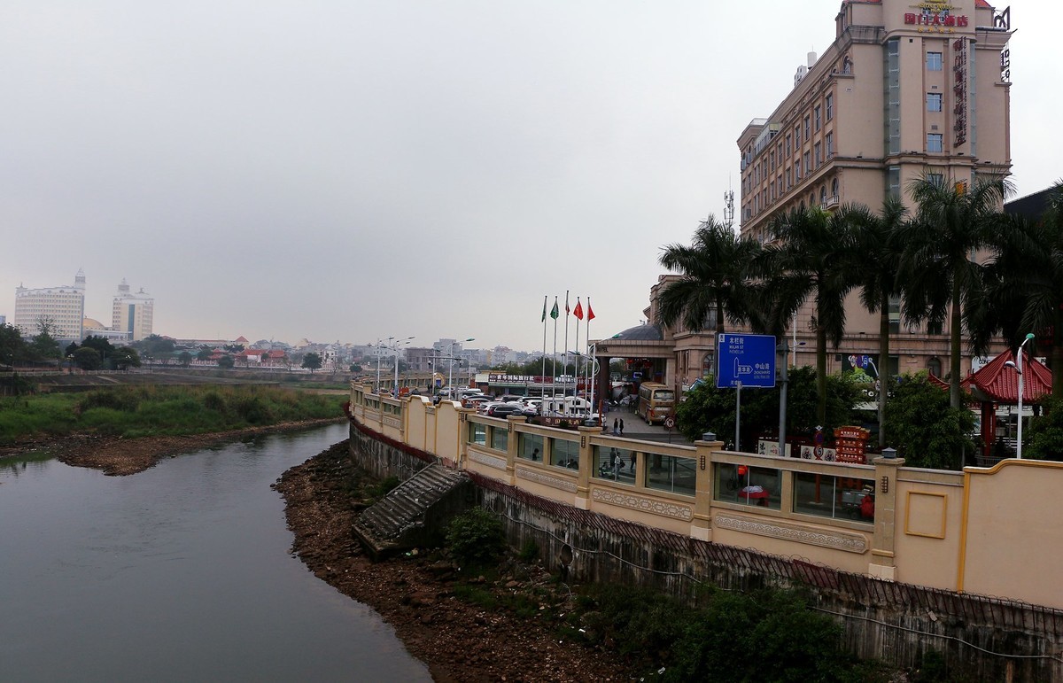 中国东兴越南芒街口岸掠影