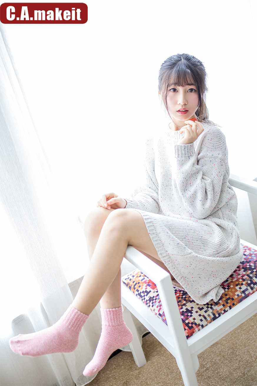 白白净净室内自然光人像