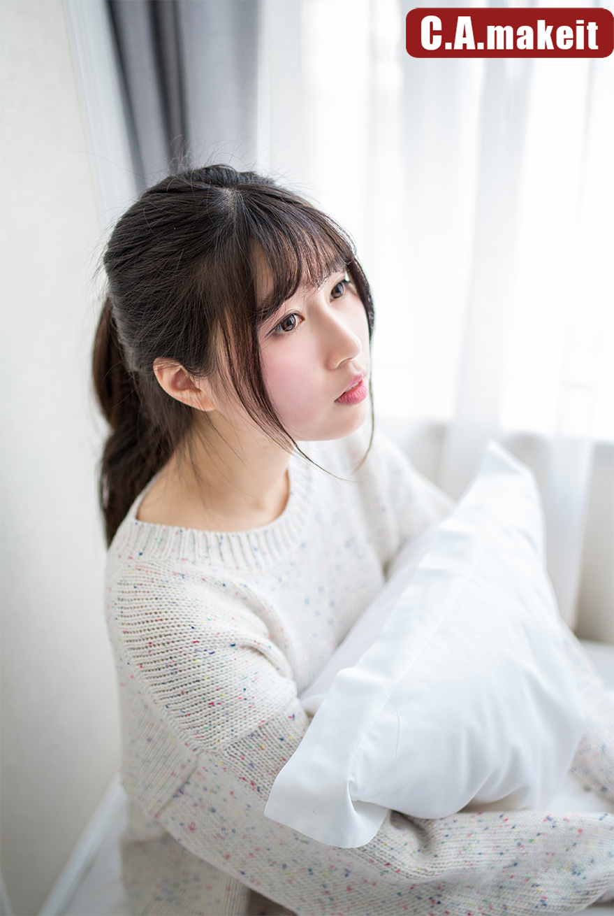 白白净净室内自然光人像