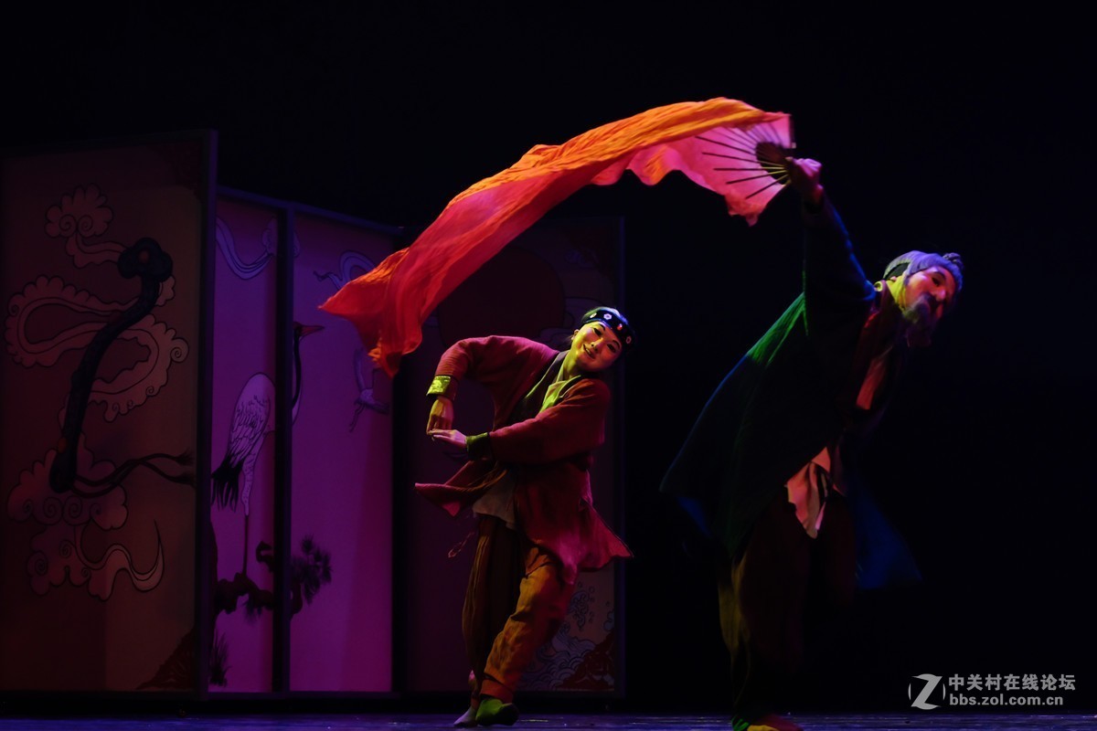 舞蹈“神祗”“逆风行走”演出现场掠影