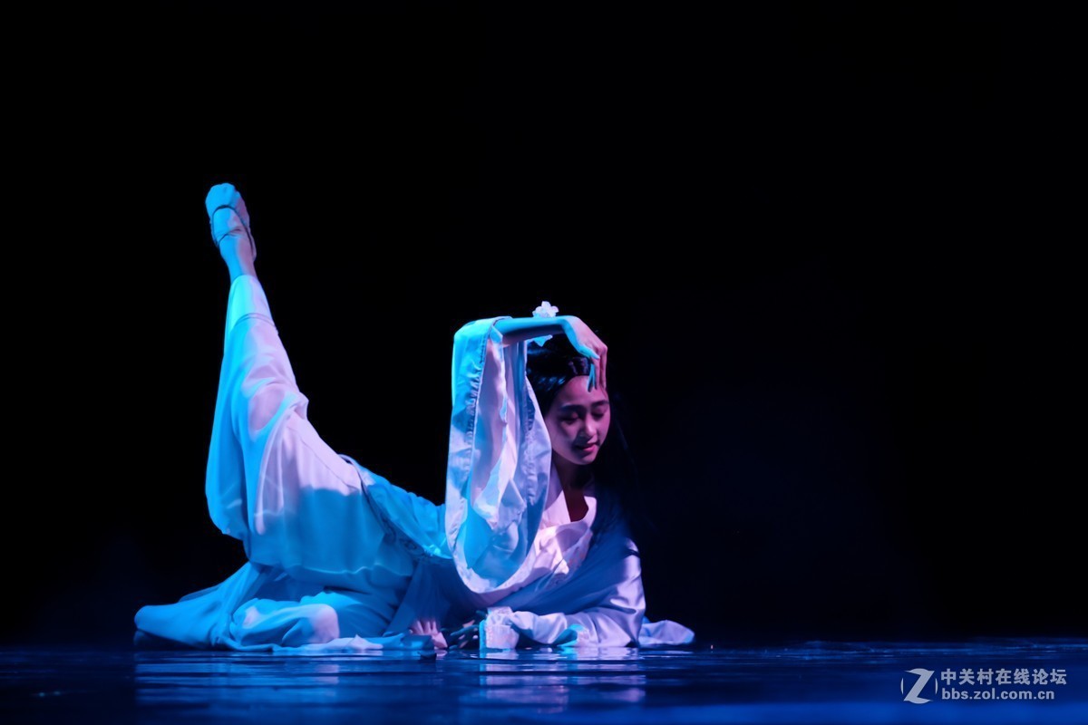 舞蹈“神祗”“逆风行走”演出现场掠影