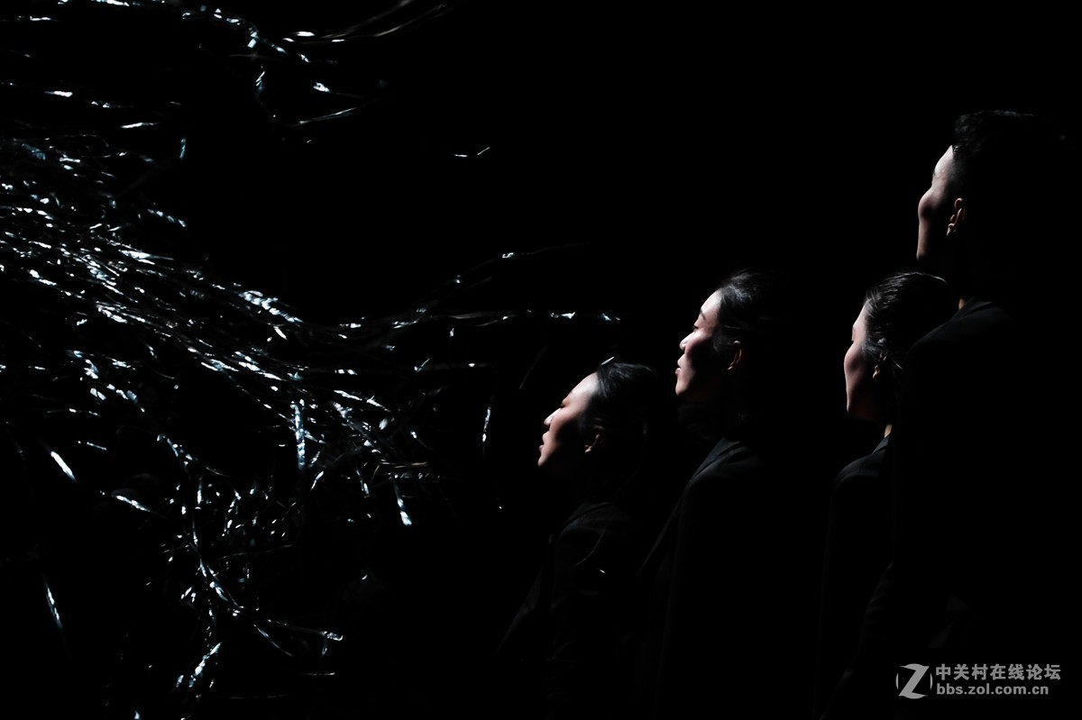 舞蹈“神祗”“逆风行走”演出现场掠影