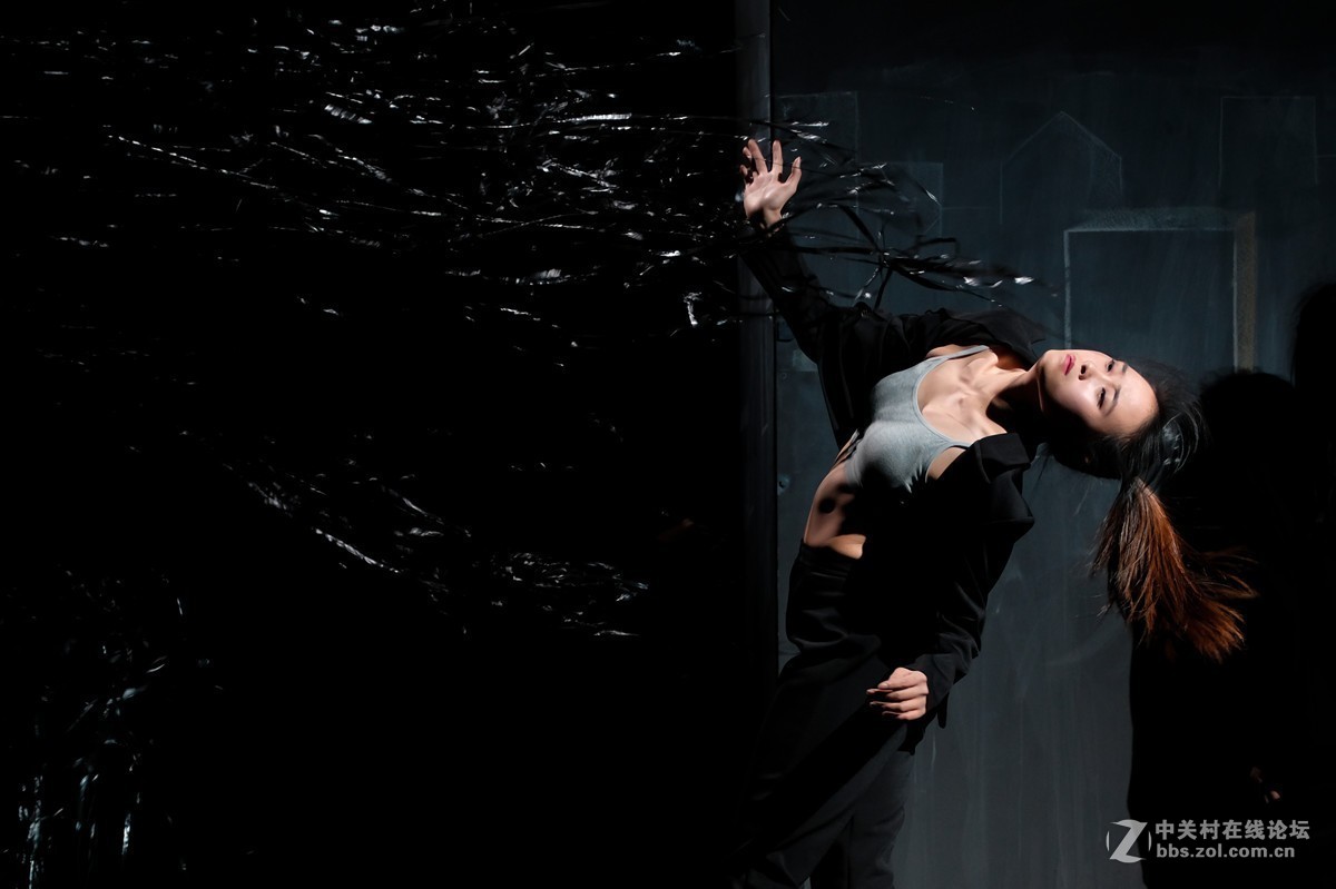 舞蹈“神祗”“逆风行走”演出现场掠影