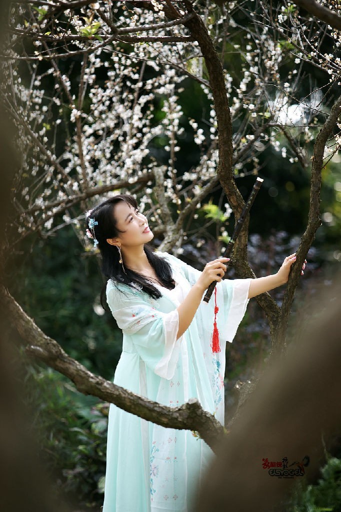 【罗岗香雪公园·美女】---风儿