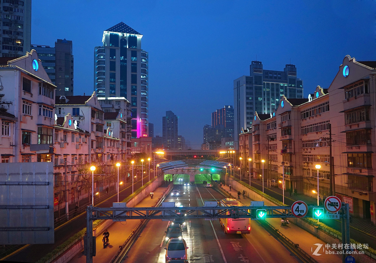 上海市西藏北路与海宁路交叉口大悦城风光掠影