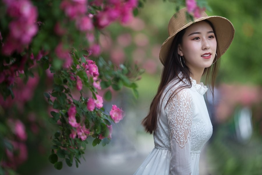 有个姑娘名叫小微