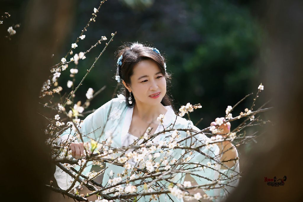 【罗岗香雪公园·美女】---风儿