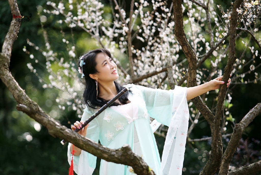 【罗岗香雪公园·美女】---风儿