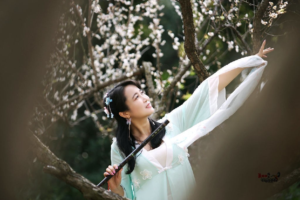 【罗岗香雪公园·美女】---风儿