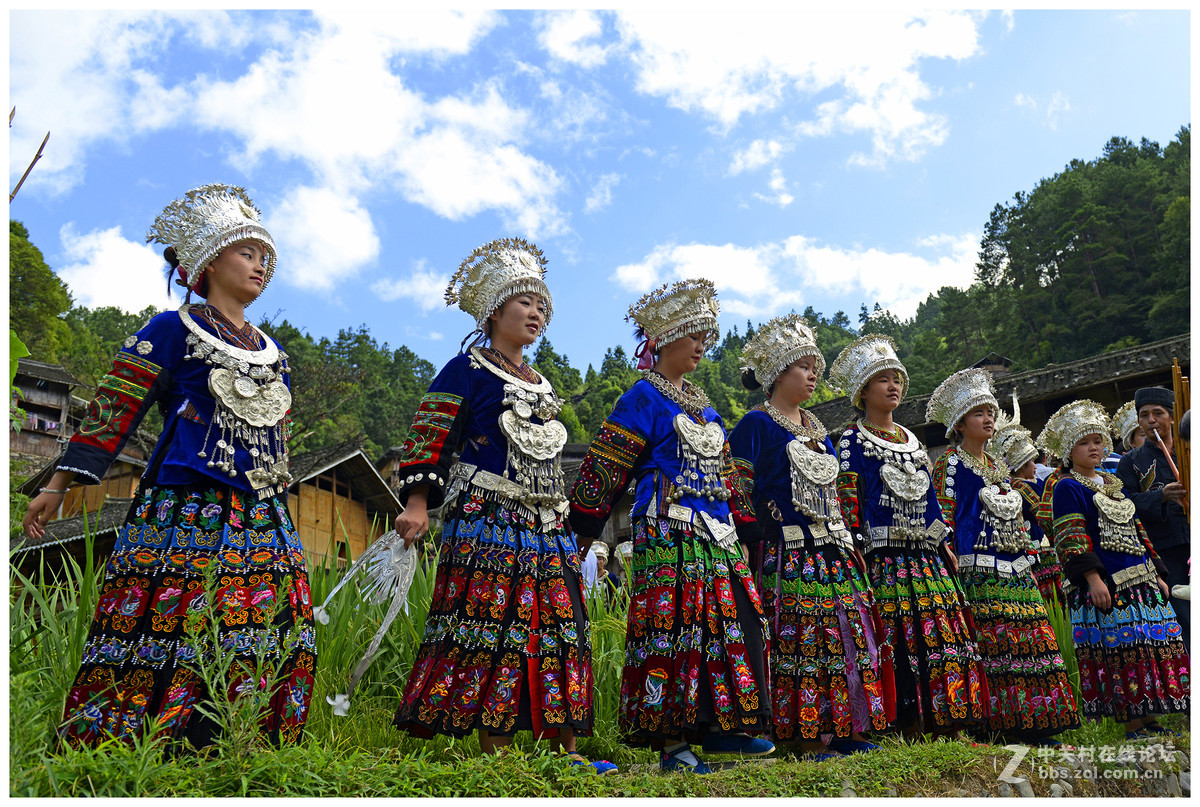 苗寨欢歌庆“八一”