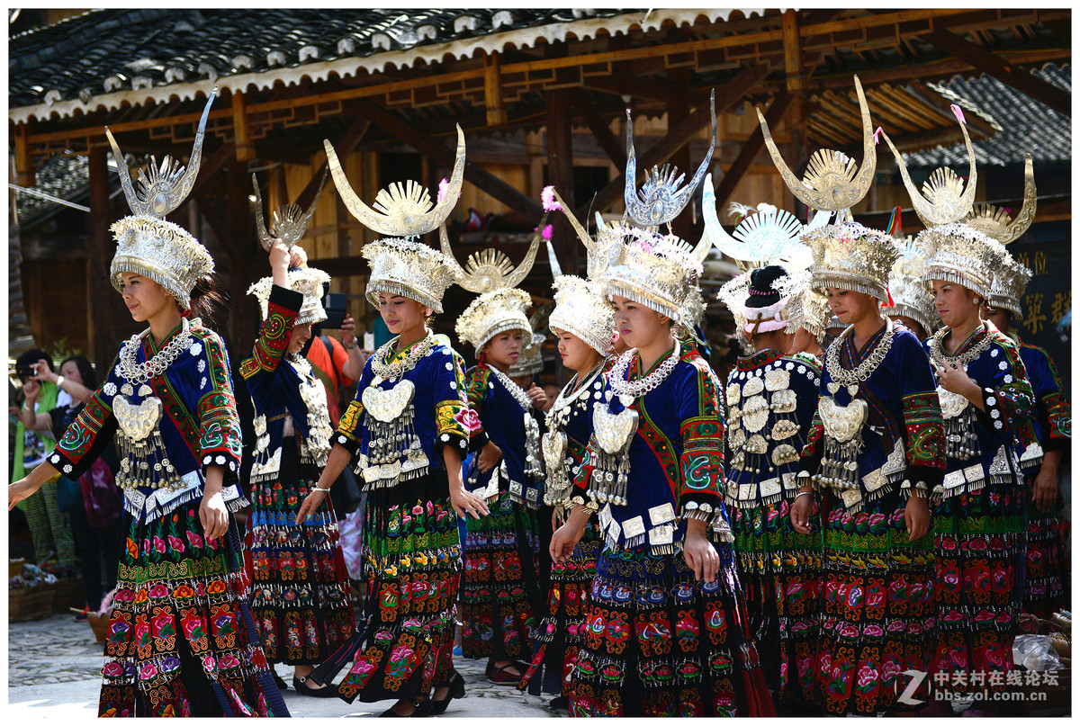 苗寨欢歌庆“八一”