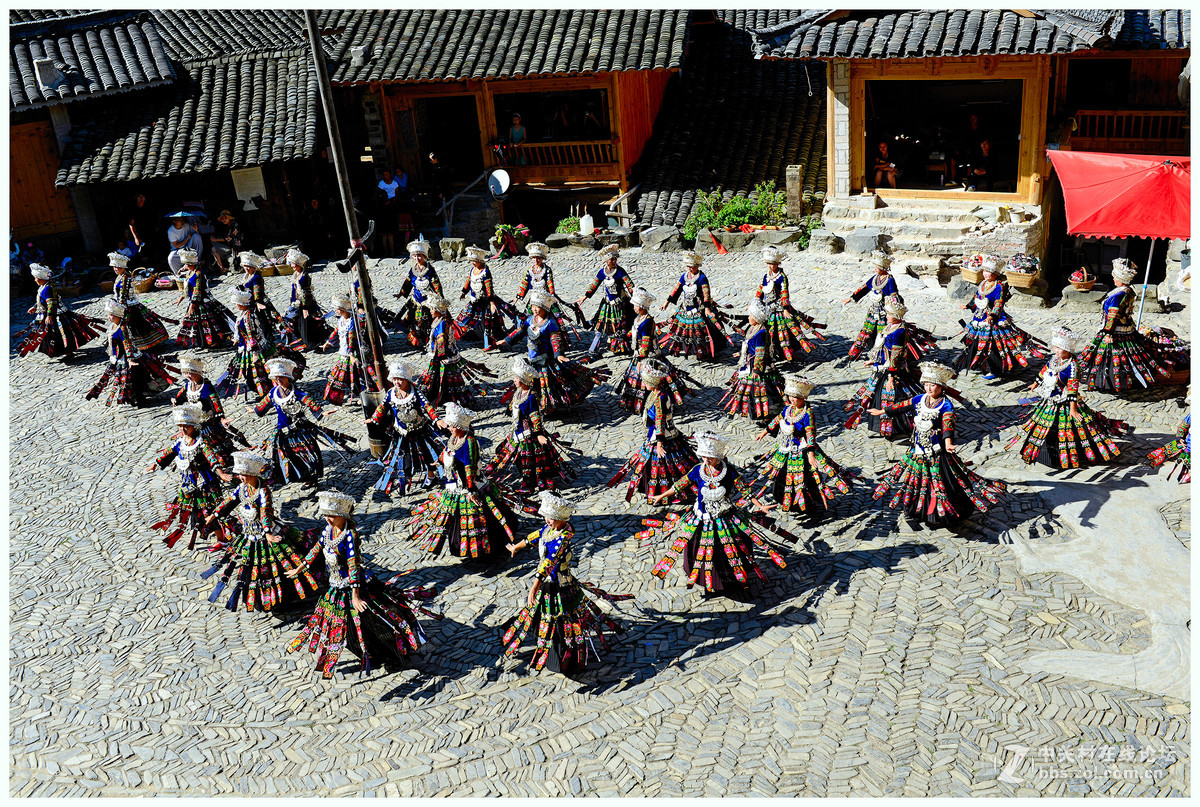 苗寨欢歌庆“八一”