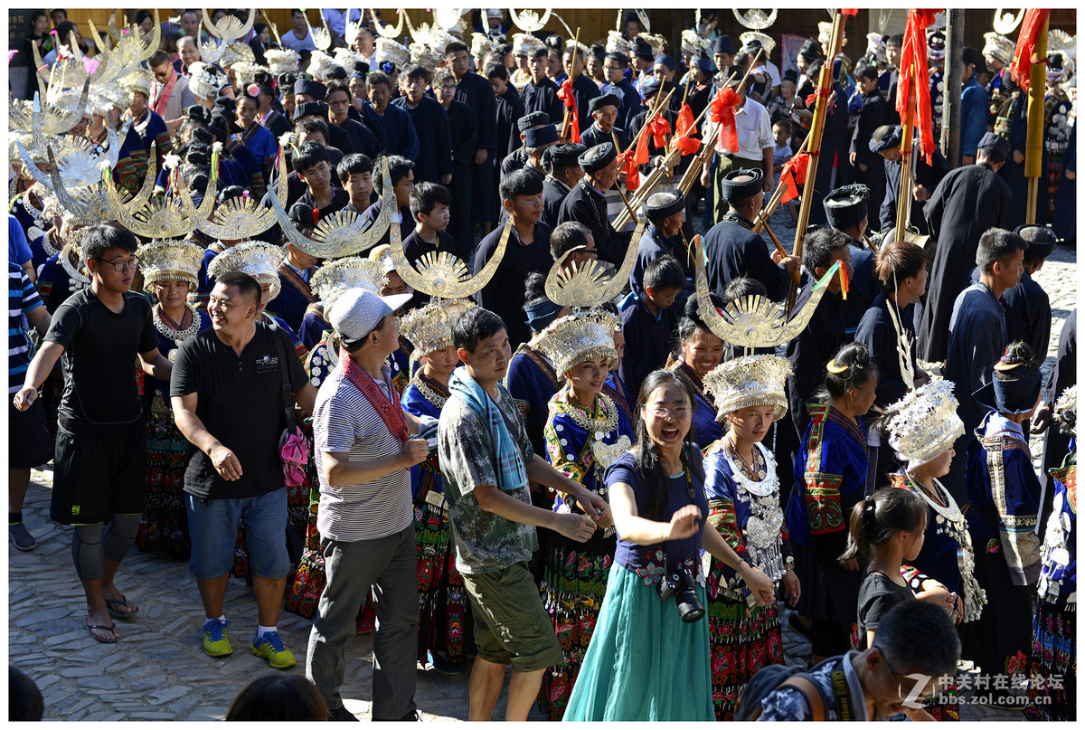 苗寨欢歌庆“八一”