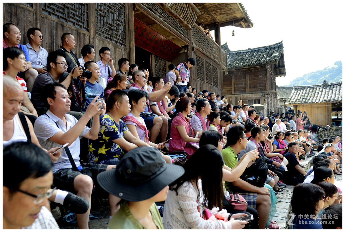 苗寨欢歌庆“八一”