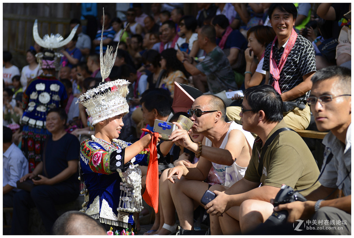 苗寨欢歌庆“八一”