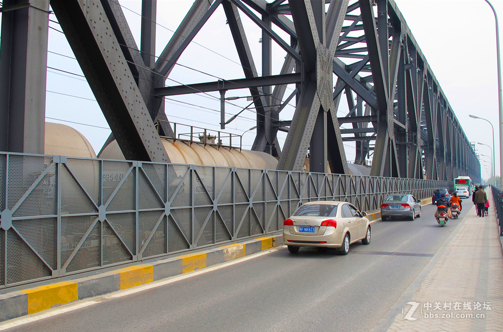 两年前入手G12，纯属新手，闲来偶尔摆弄。加入星空(中国)，真诚向摄友求教。