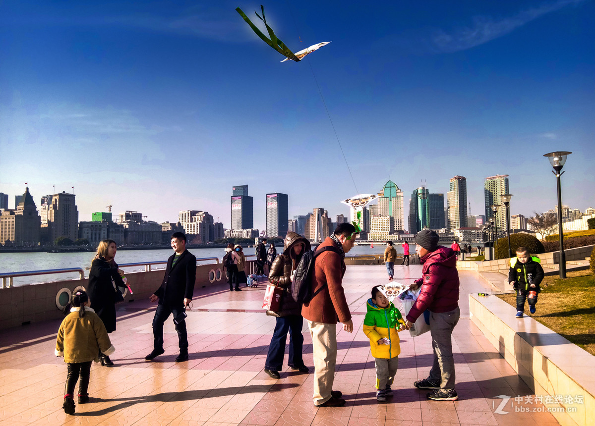 童趣（黄浦江边手机抓拍）