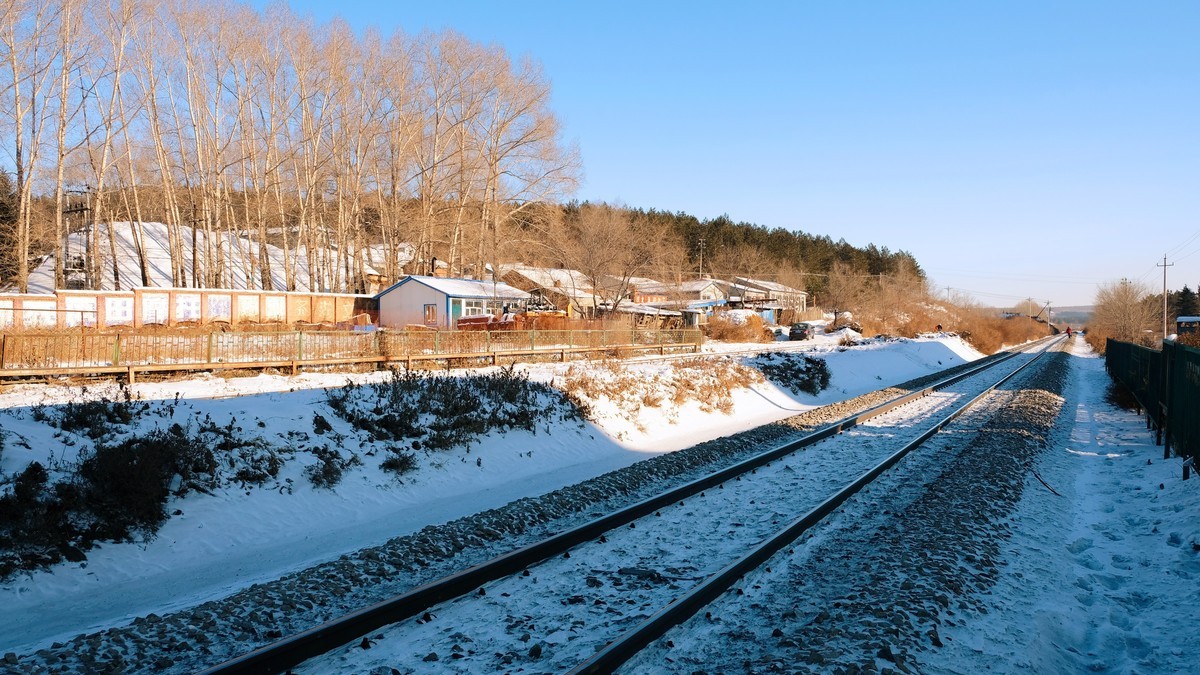 兴安岭下的铁道线