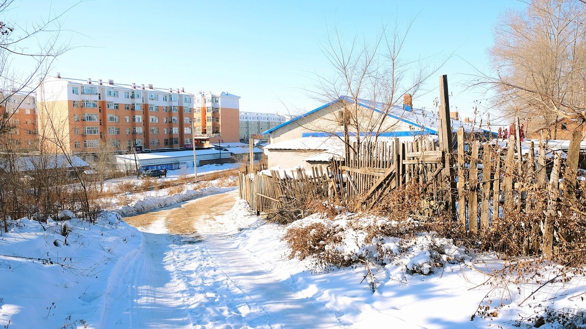 兴安岭下的铁道线