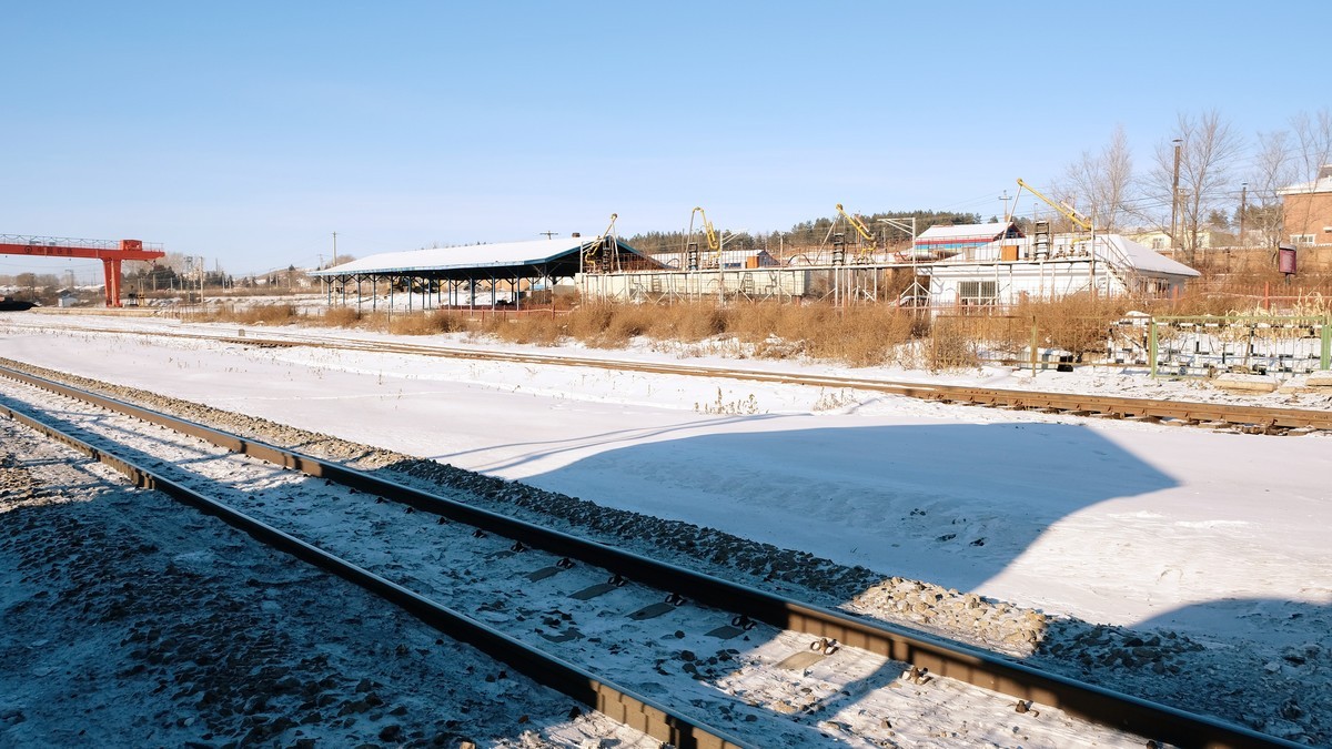 兴安岭下的铁道线