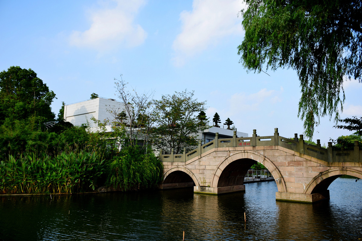 上海万竹园（内有丝竹镇）