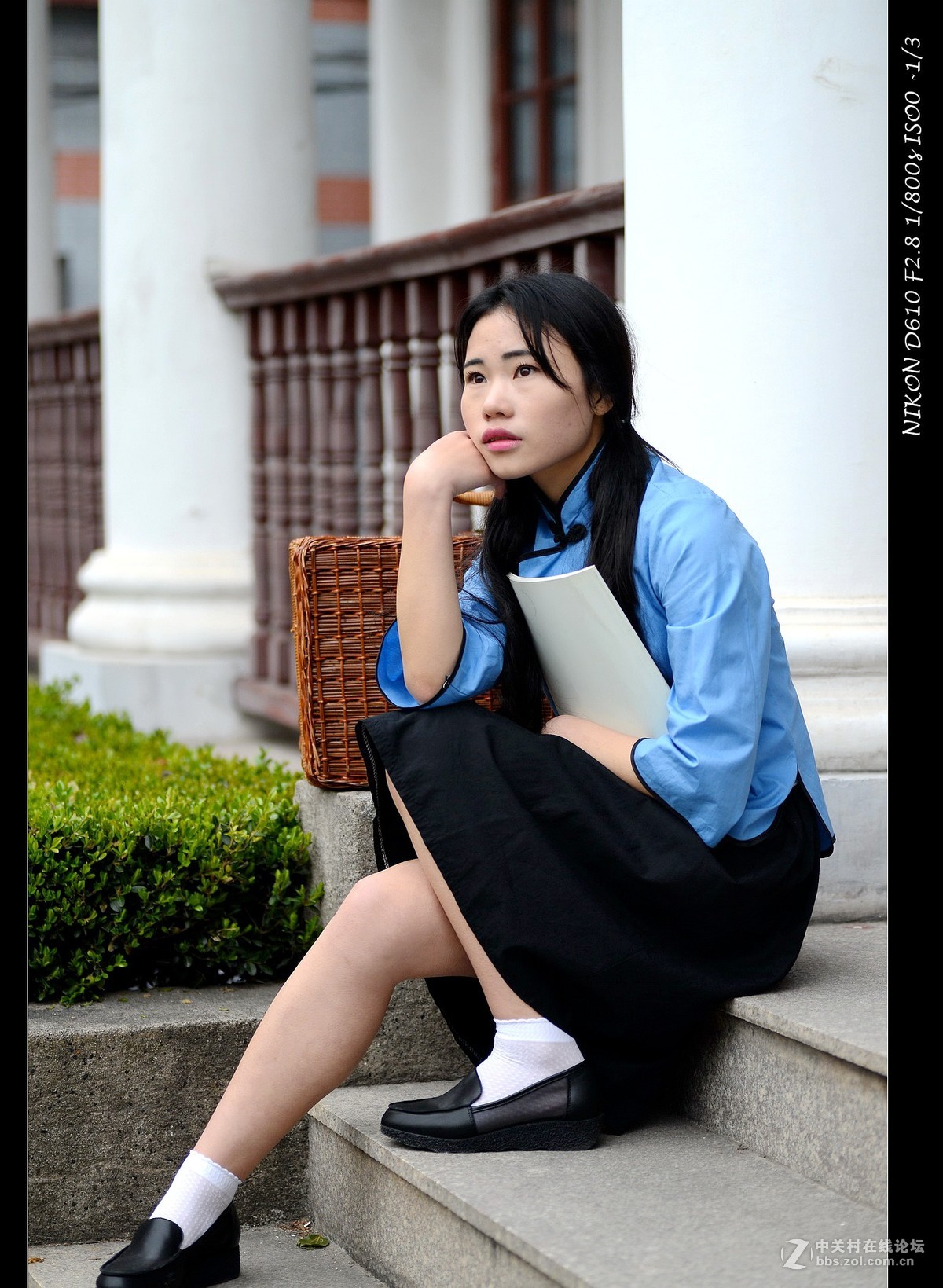 素雅的民国女大学生