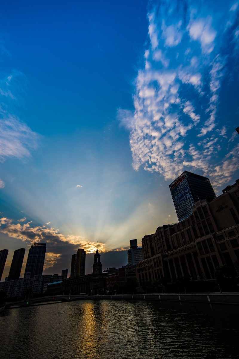 上海的天空也精彩