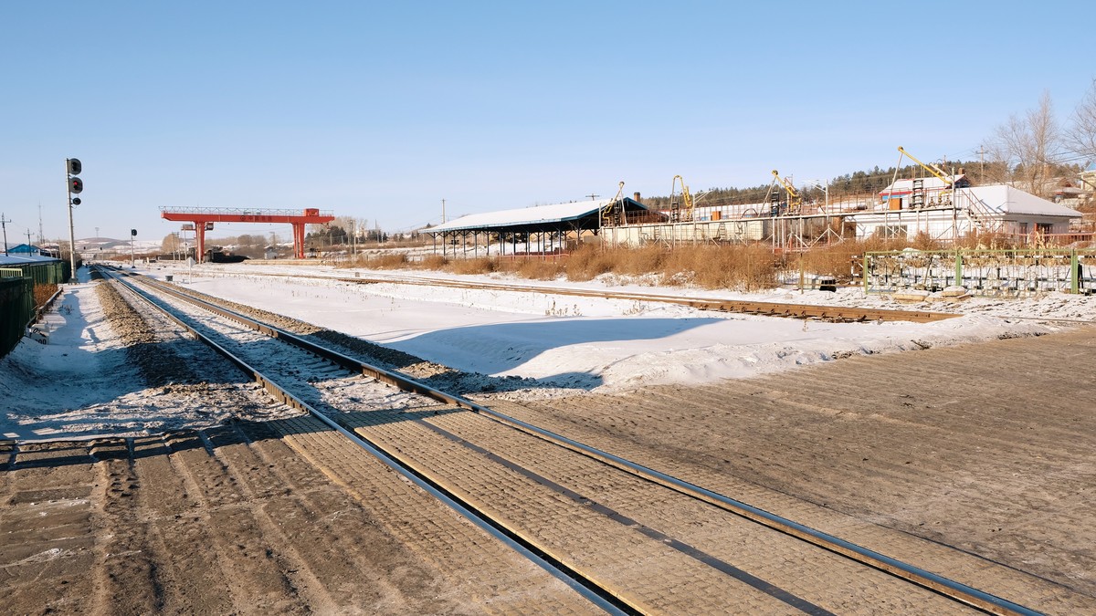 兴安岭下的铁道线