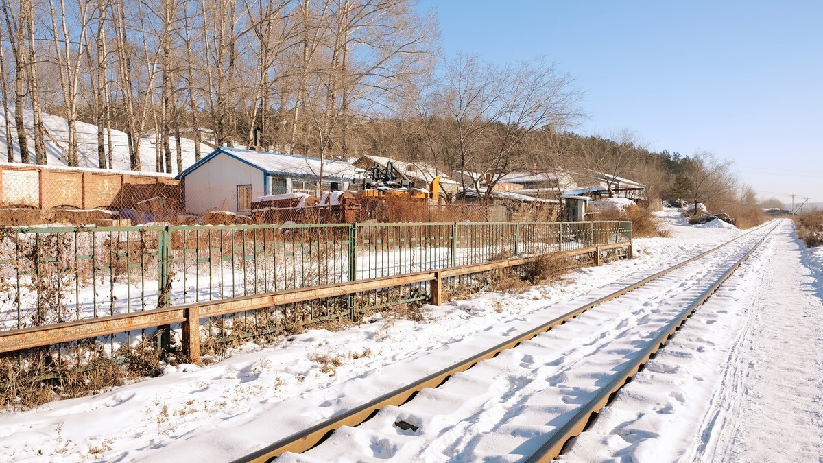 兴安岭下的铁道线