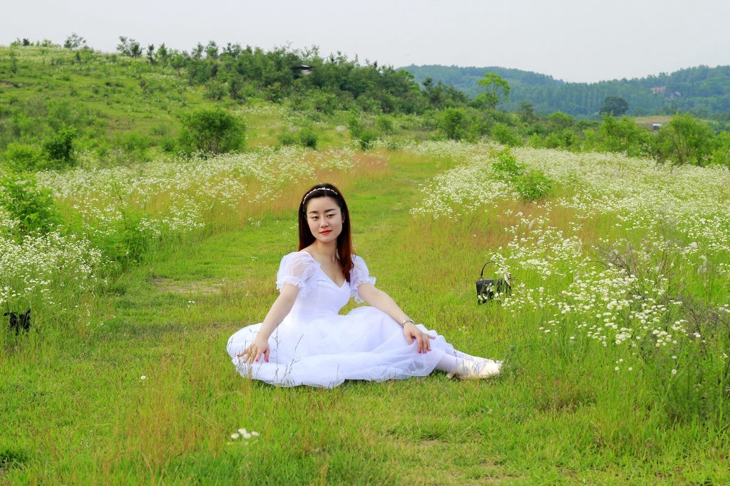 郊区草坪女青年人像一组