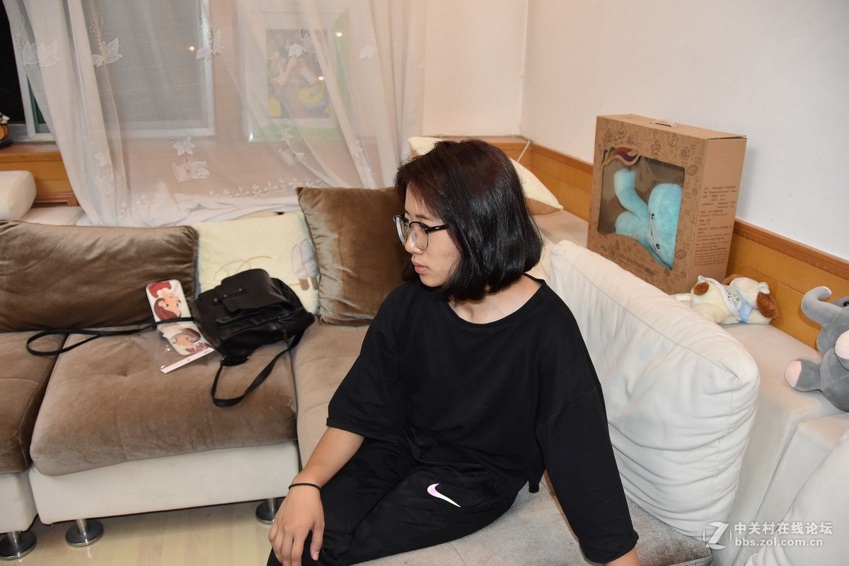 昨日入妻儿，今朝兴尤甚。把手玩良久，懵懂似幼童！