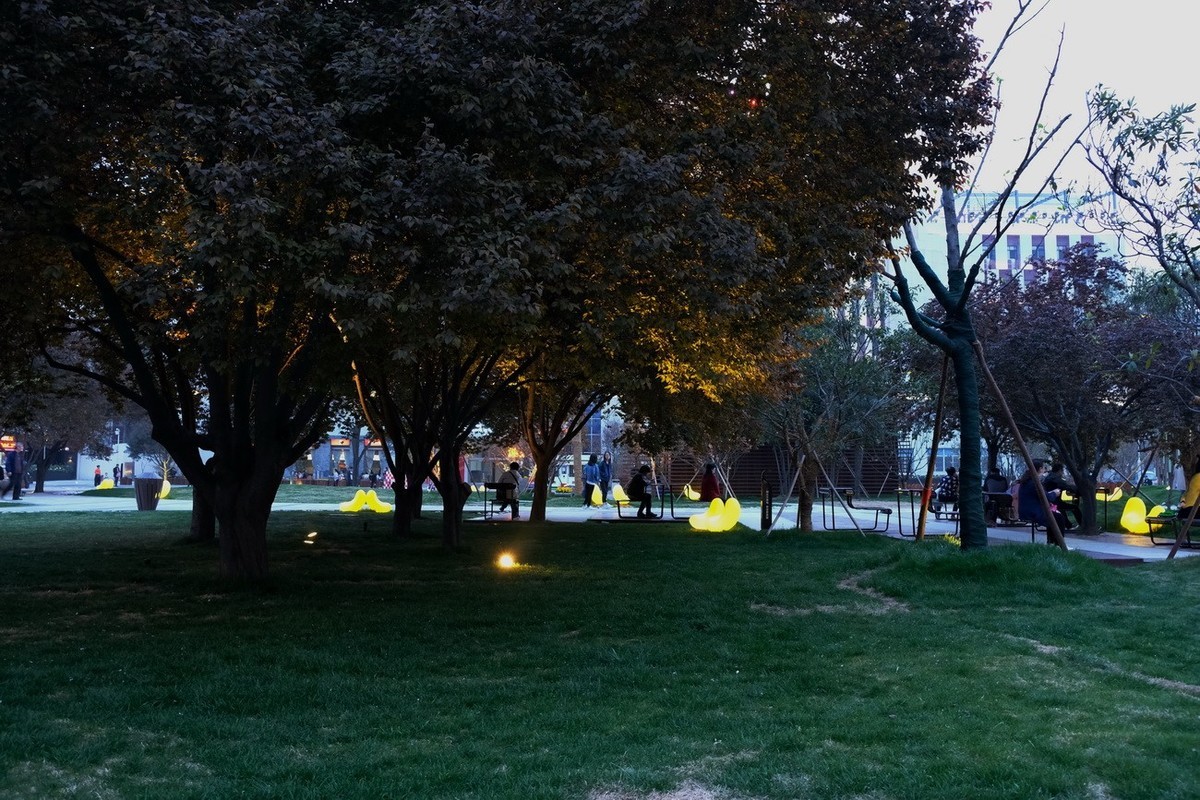 西安创业咖啡街夜景