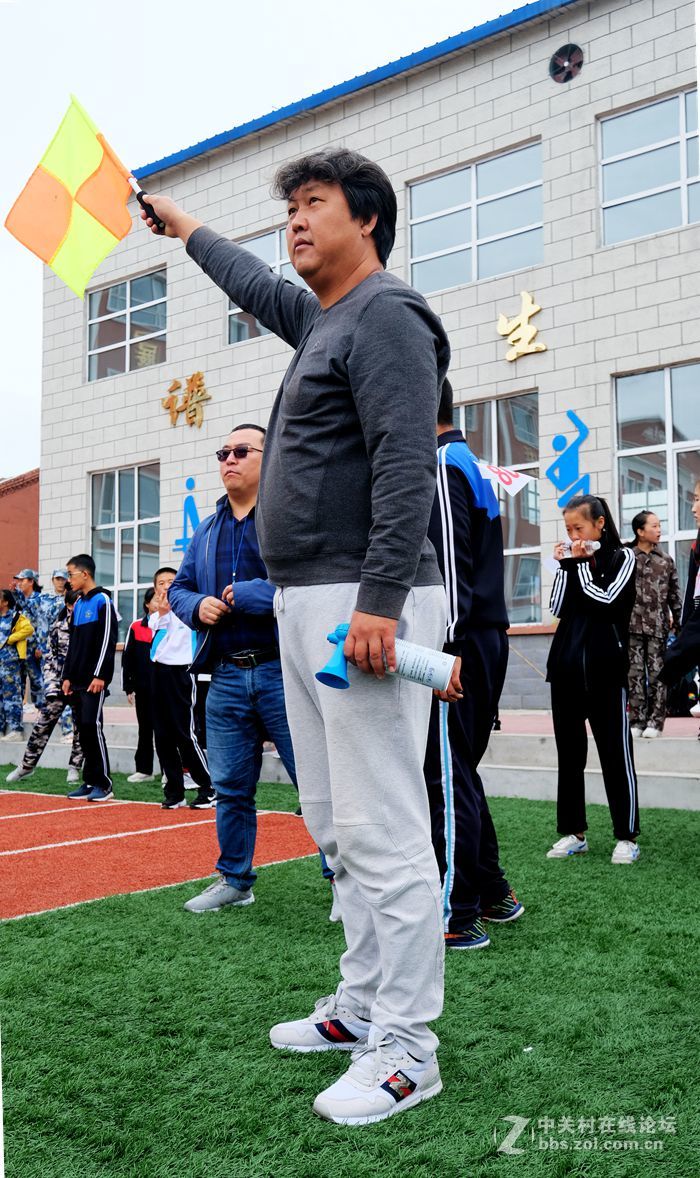 鄂伦春中学校长苗孔新图片