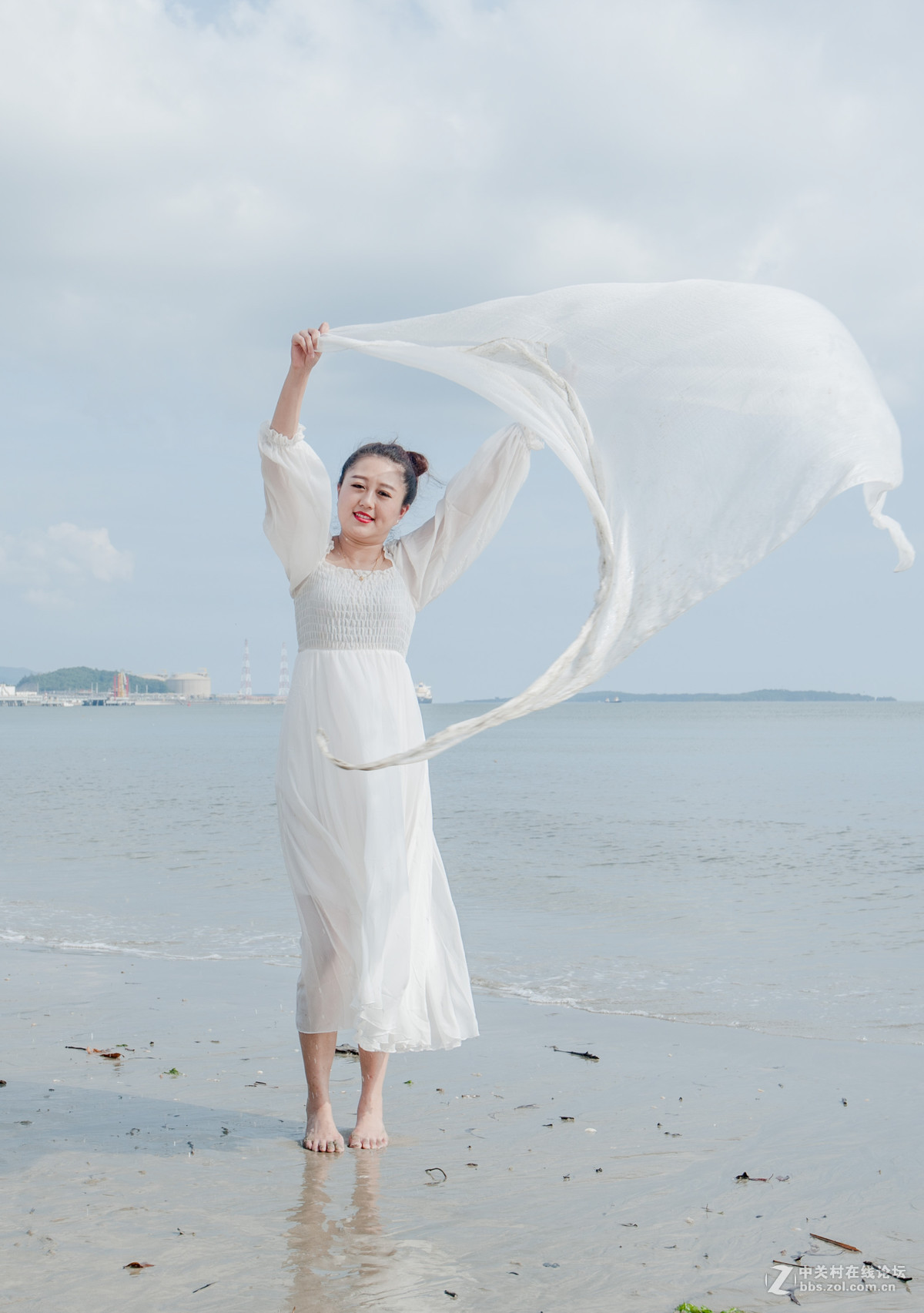 海滩纱巾美女