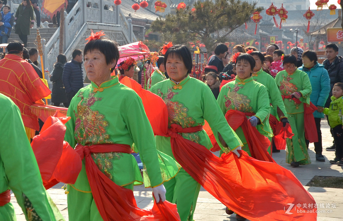 民俗表演扭秧歌     4