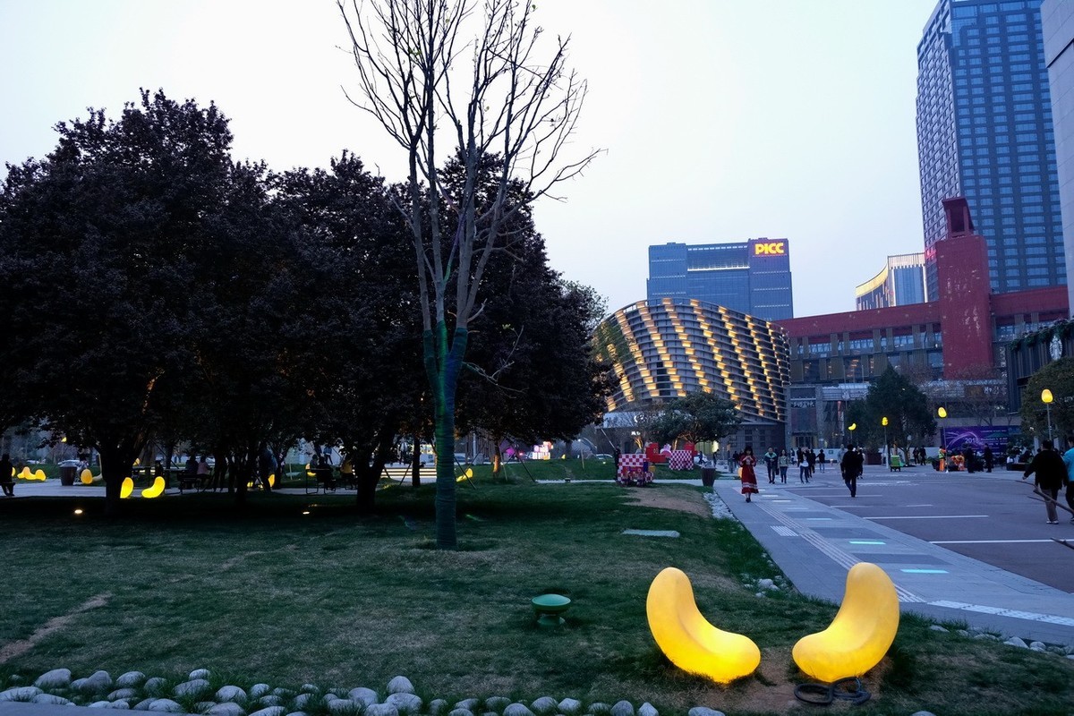 西安创业咖啡街夜景