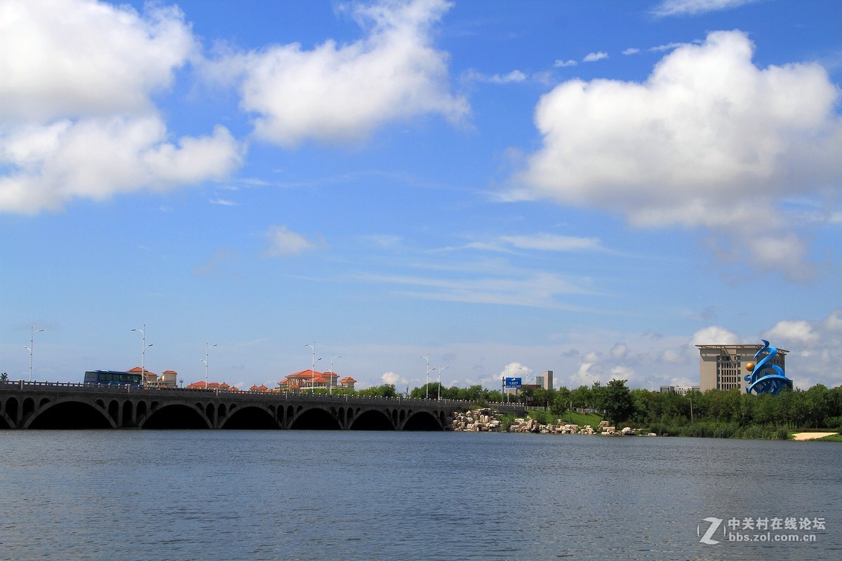 秋爽云淡水东流